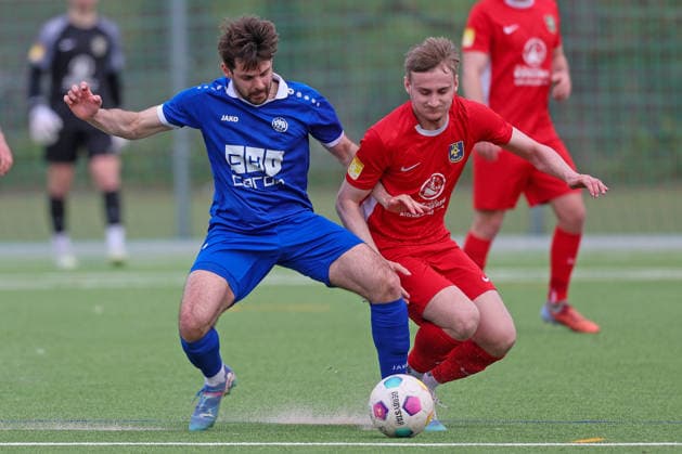 Fussball - VL MItte - FV Biebrich 02 - TUS Hornau - 11.04.26, MARCO WALDRAFF (Biebrich), LEON KRÖNERT (Hornau), - *** Football VL MItte FV Biebrich 02 TUS Hornau 11 04 26, MARCO WALDRAFF Biebrich , LEON KRÖNERT Hornau ,