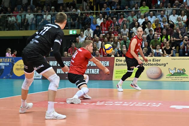 Timon Schippmann (TV Rottenburg, 14), links Robin Leber (TV Rottenburg, 11), rechts Moritz Rauber (TV Rottenburg, 02) TV Rottenburg vs. FC Schuettorf 09, Volleyball, 2. Bundesliga, Playoff Halbfinale, Spiel 9, Saison 2025 2026, 11.04.2026, TV Rottenburg vs. FC Schuettorf 09, Volleyball, 2. Bundesliga, Playoff Halbfinale, Spiel 9, Saison 2025 2026, 11.04.2026 Rottenburg *** Timon Schippmann TV Rottenburg, 14 , left Robin Leber TV Rottenburg, 11 , right Moritz Rauber TV Rottenburg, 02 TV Rottenburg vs FC Schuettorf 09, Volleyball, 2 Bundesliga, Playoff semi-final, match 9, 2025 2026 season, 11 04 2026, TV Rottenburg vs FC Schuettorf 09, Volleyball, 2 Bundesliga, Playoff semi-final, match 9, 2025 2026 season, 11 04 2026 Rottenburg Copyright: xEibner-Pressefoto RalphxKunzex EP_RKE