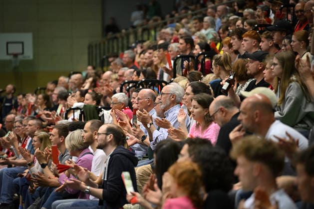 Zuschauer TV Rottenburg vs. FC Schuettorf 09, Volleyball, 2. Bundesliga, Playoff Halbfinale, Spiel 9, Saison 2025 2026, 11.04.2026, TV Rottenburg vs. FC Schuettorf 09, Volleyball, 2. Bundesliga, Playoff Halbfinale, Spiel 9, Saison 2025 2026, 11.04.2026 Rottenburg *** Spectators TV Rottenburg vs FC Schuettorf 09, Volleyball, 2 Bundesliga, Playoff semi-final, match 9, 2025 2026 season, 11 04 2026, TV Rottenburg vs FC Schuettorf 09, Volleyball, 2 Bundesliga, Playoff semi-final, match 9, 2025 2026 season, 11 04 2026 Rottenburg Copyright: xEibner-Pressefoto RalphxKunzex EP_RKE