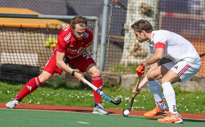 Feldhockey - 1. BL - SC Frankfurt 1880 - RW Köln - 11.04.26, Michel STRUTHOF (Köln), Leonard LOECKLE (Frankfurt), - *** Field field hockey 1 BL SC Frankfurt 1880 RW Köln 11 04 26, Michel STRUTHOF Köln , Leonard LOECKLE Frankfurt ,