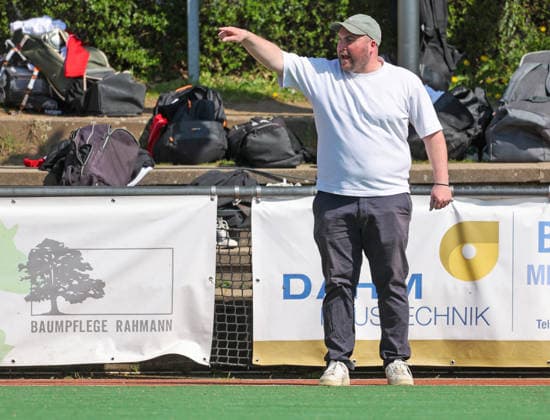 Feldhockey - 1. BL - SC Frankfurt 1880 - RW Köln - 11.04.26, Trainer Anton SCHMIDT-OPPER (Frankfurt), - *** Field field hockey 1 BL SC Frankfurt 1880 RW Köln 11 04 26, Coach Anton SCHMIDT OPPER Frankfurt ,