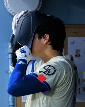 April 11, 2026, Los Angeles, California, USA: Shohei Ohtani 17 of the Los Angeles Dodgers gets ready to bat during a regular season MLB, Baseball Herren, USA game against the Texas Rangers on Saturday April 11, 2026 at Dodger Stadium in Los Angeles, California. Dodgers defeat Rangers, 6-3. JAVIER ROJAS PI Dodgers Defeat Rangers, 6-3  - ZUMAp124 20260411_zaa_p124_016 Copyright: xJavierxRojasx