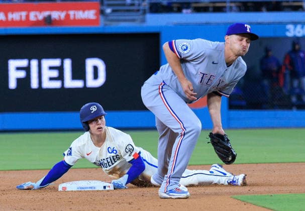 April 11, 2026, Los Angeles, California, USA: Hyeseong Kim 6 of the Los Angeles Dodgers steals second base on a late catch by Corey Seager 5 of the Texas Rangers during a regular season MLB, Baseball Herren, USA game on Saturday April 11, 2026 at Dodger Stadium in Los Angeles, California. Dodgers defeat Rangers, 6-3. JAVIER ROJAS PI Dodgers Defeat Rangers, 6-3  - ZUMAp124 20260411_zaa_p124_017 Copyright: xJavierxRojasx