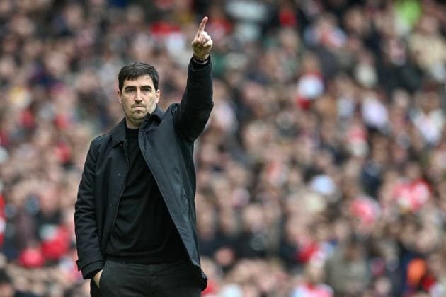 (260412) -- LONDON, April 12, 2026 -- Bournemouth s manager Andoni Iraola gestures during the English Premier League match between Arsenal and Bournemouth in London, Britain, April 11, 2026. (SP)BRITAIN-LONDON-FOOTBALL-PREMIER LEAGUE-ARSENAL VS BOURNEMOUTH LixYing 