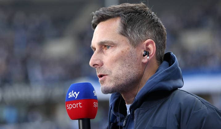 Trainer Stefan Leitl im Sky Interview Aktion Oberkörper Sport Fußball Fussball DFL 2.Bundesliga Herren 29. Spieltag Saison 2025 2026 11.04.2026 Hertha BSC Berlin vs. 1.FC Kaiserslautern FCK DFL regulations prohibit any use of photographs as image sequences and or quasi-video