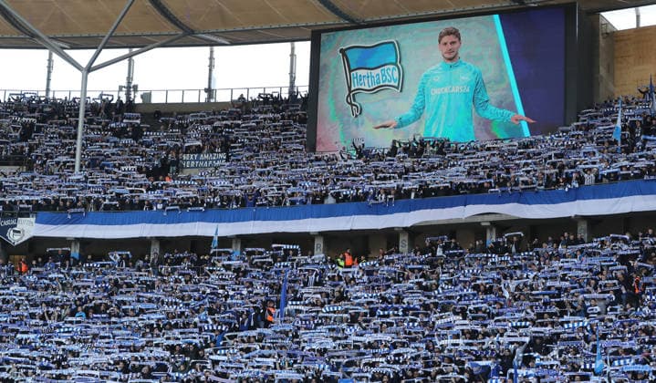 Herthafans Ostkurve Banner ist abgedeckt Fankurve Fußball Fussball DFL 2.Bundesliga Herren 29. Spieltag Saison 2025 2026 11.04.2026 Hertha BSC Berlin vs. 1.FC Kaiserslautern FCK DFL regulations prohibit any use of photographs as image sequences and or quasi-video