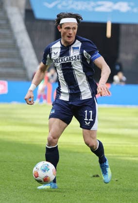 Fabian Reese am Ball Einzelbild Freisteller Aktion Fußball Fussball DFL 2.Bundesliga Herren 29. Spieltag Saison 2025 2026 11.04.2026 Hertha BSC Berlin vs. 1.FC Kaiserslautern FCK DFL regulations prohibit any use of photographs as image sequences and or quasi-video