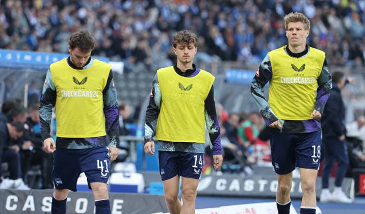 Pascal Klemens, Maurice Krattenmacher und Luca Schuler gehen zum Erwärmen Fußball Fussball DFL 2.Bundesliga Herren 29. Spieltag Saison 2025 2026 11.04.2026 Hertha BSC Berlin vs. 1.FC Kaiserslautern FCK DFL regulations prohibit any use of photographs as image sequences and or quasi-video