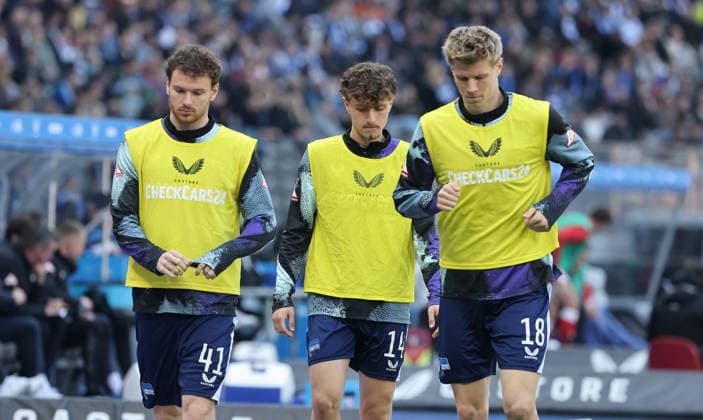 Pascal Klemens, Maurice Krattenmacher und Luca Schuler gehen zum Erwärmen Fußball Fussball DFL 2.Bundesliga Herren 29. Spieltag Saison 2025 2026 11.04.2026 Hertha BSC Berlin vs. 1.FC Kaiserslautern FCK DFL regulations prohibit any use of photographs as image sequences and or quasi-video