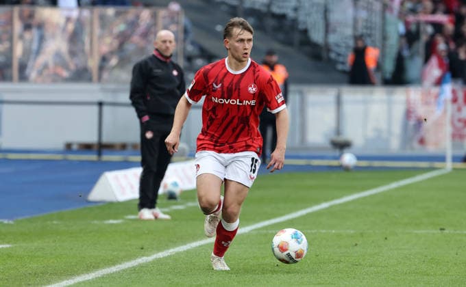 Naatan Skyttä am Ball Einzelbild Freisteller Aktion Fußball Fussball DFL 2.Bundesliga Herren 29. Spieltag Saison 2025 2026 11.04.2026 Hertha BSC Berlin vs. 1.FC Kaiserslautern FCK DFL regulations prohibit any use of photographs as image sequences and or quasi-video