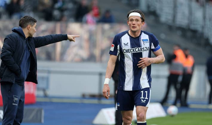 Trainer Stefan Leitl, Fabian Reese Aktion Oberkörper Fußball Fussball DFL 2.Bundesliga Herren 29. Spieltag Saison 2025 2026 11.04.2026 Hertha BSC Berlin vs. 1.FC Kaiserslautern FCK DFL regulations prohibit any use of photographs as image sequences and or quasi-video
