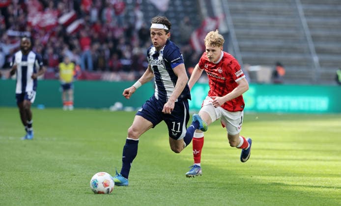 Fabian Reese am Ball, Mika Haas Zweikampf Spielszene Aktion Fußball Fussball DFL 2.Bundesliga Herren 29. Spieltag Saison 2025 2026 11.04.2026 Hertha BSC Berlin vs. 1.FC Kaiserslautern FCK DFL regulations prohibit any use of photographs as image sequences and or quasi-video