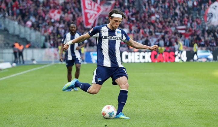 Fabian Reese am Ball Einzelbild Freisteller Aktion Fußball Fussball DFL 2.Bundesliga Herren 29. Spieltag Saison 2025 2026 11.04.2026 Hertha BSC Berlin vs. 1.FC Kaiserslautern FCK DFL regulations prohibit any use of photographs as image sequences and or quasi-video