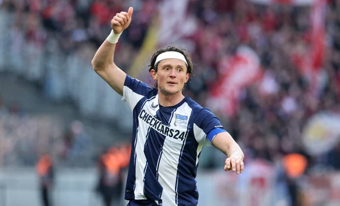 Fabian Reese zeigend, gestikulierend Aktion Oberkörper Fußball Fussball DFL 2.Bundesliga Herren 29. Spieltag Saison 2025 2026 11.04.2026 Hertha BSC Berlin vs. 1.FC Kaiserslautern FCK DFL regulations prohibit any use of photographs as image sequences and or quasi-video