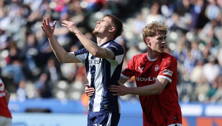 Marten Winkler enttäuscht nach vergebener Torchance, Mika Haas Enttäuschung Fußball Fussball DFL 2.Bundesliga Herren 29. Spieltag Saison 2025 2026 11.04.2026 Hertha BSC Berlin vs. 1.FC Kaiserslautern FCK DFL regulations prohibit any use of photographs as image sequences and or quasi-video