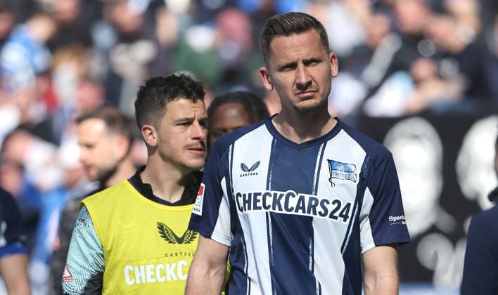 Diego Demme, Paul Seguin enttäuscht nach Spielende Enttäuschung Fußball Fussball DFL 2.Bundesliga Herren 29. Spieltag Saison 2025 2026 11.04.2026 Hertha BSC Berlin vs. 1.FC Kaiserslautern FCK DFL regulations prohibit any use of photographs as image sequences and or quasi-video