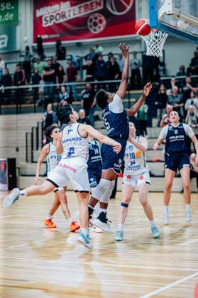 BB-1BL Damen Syntainics MBC Lions - BC Pharmaserv Marburg Khalis Cain (GISA Lions MBC) waehrend der Saison 2025-2026 im Halbfinale Playoff im Spiel 1 von 5 in der DBBL Toyota Bundesliga Syntainics MBC Lions und BC Pharmaserv Marburg in der SWH Arena am 11. April 2026 in Halle Saale, Sachsen Anhalt, Deutschland