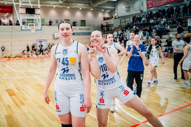 BB-1BL Damen Syntainics MBC Lions - BC Pharmaserv Marburg Allyson Fertig (BC Pharmaserv Marburg), Lucy Michel (BC Pharmaserv Marburg) waehrend der Saison 2025-2026 im Halbfinale Playoff im Spiel 1 von 5 in der DBBL Toyota Bundesliga Syntainics MBC Lions und BC Pharmaserv Marburg in der SWH Arena am 11. April 2026 in Halle Saale, Sachsen Anhalt, Deutschland