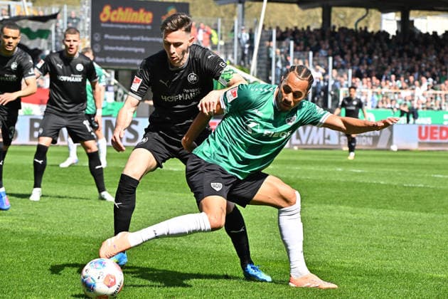 11.04.2026 - Fussball - Saison 2025 2026 - 2. Fussball - Bundesliga - 29. Spieltag: SC Preußen Preussen Münster SCP - SpVgg Greuther Fürth SGF ( Kleeblatt ) - Sportfoto Zink MeZi - xmexzix - DFL regulations prohibit any use of photographs as image sequences and or quasi-video - only for editorial use - Branimir Hrgota (10, SpVgg Greuther Fürth ) Etienne Amenyido (30, Preußen Münster, rechts )