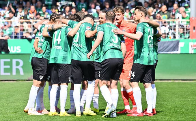 11.04.2026 - Fussball - Saison 2025 2026 - 2. Fussball - Bundesliga - 29. Spieltag: SC Preußen Preussen Münster SCP - SpVgg Greuther Fürth SGF ( Kleeblatt ) - Sportfoto Zink - xwoxzix - DFL regulations prohibit any use of photographs as image sequences and or quasi-video - only for editorial use - Teamkreis Mannschaft Team Münster