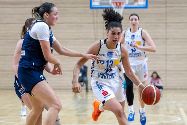 Toyota DBBL 2025 2026 - Syntainics MBC vs.BC Marburg Blue Dolphins Playoff Halbfinale, Game 1 Halle Saale, Deutschland 11.April 2026: Im Bild:v.li.Alexia Allesch (Halle) und Sara Guerreiro (Marburg) Halle Saale swh.Arena Sachsen-Anhalt Deutschland