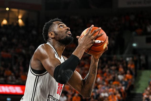 GER, BBL, ratiopharm Ulm vs BMA 365 Bamberg Baskets 11.04.2026, ratiopharm arena, Neu-Ulm, GER, BBL, ratiopharm Ulm vs BMA 365 Bamberg Baskets, im Bild Ejiofor Onu (Bamberg, 35)
