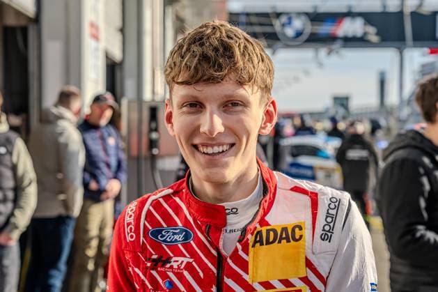Max Reis lächelt in der Boxengasse am Nürburgring Rennfahrer am Nürburgring *** Max Reis smiles in the pit lane at the Nürburgring Racing driver at the Nürburgring Copyright: xMichaelxSchäferx