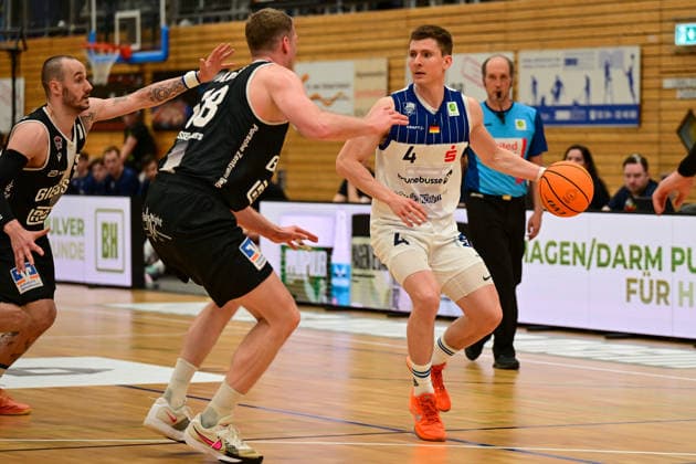 Simon Krajcovic, Till Gloger, Niklas Geske 31. Spieltag, 2.Bundesliga Pro A, 46ers, Basketball, Basketball Saison 2025 2026, BBL, Deutschland, VfL SparkassenStars Bochum - Giessen 46ers, Gießen in schwarz, Bochum in weiß, Herren *** Simon Krajcovic, Till Gloger, Niklas Geske 31 Matchday, 2 Bundesliga Pro A, 46ers, Basketball, Basketball season 2025 2026, BBL, Germany, VfL SparkassenStars Bochum Giessen 46ers, Giessen in black, Bochum in white, Men