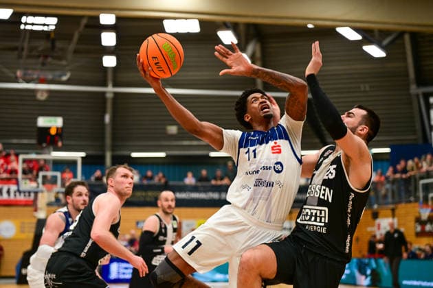 Dravon Mangum, Viktor Kovacevic 31. Spieltag, 2.Bundesliga Pro A, 46ers, Basketball, Basketball Saison 2025 2026, BBL, Deutschland, VfL SparkassenStars Bochum - Giessen 46ers, Gießen in schwarz, Bochum in weiß, Herren *** Dravon Mangum, Viktor Kovacevic 31 Matchday, 2 Bundesliga Pro A, 46ers, Basketball, Basketball season 2025 2026, BBL, Germany, VfL SparkassenStars Bochum Giessen 46ers, Giessen in black, Bochum in white, Men