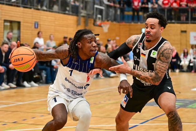 Antonio Williams, Daniel Norl 31. Spieltag, 2.Bundesliga Pro A, 46ers, Basketball, Basketball Saison 2025 2026, BBL, Deutschland, VfL SparkassenStars Bochum - Giessen 46ers, Gießen in schwarz, Bochum in weiß, Herren *** Antonio Williams, Daniel Norl 31 Matchday, 2 Bundesliga Pro A, 46ers, Basketball, Basketball season 2025 2026, BBL, Germany, VfL SparkassenStars Bochum Giessen 46ers, Giessen in black, Bochum in white, Men