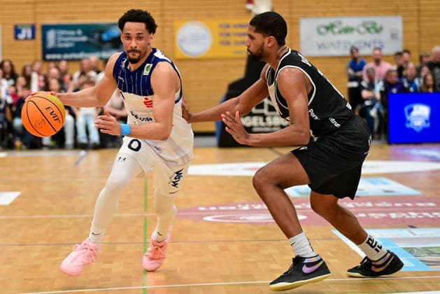 Lamar Jones, Kyle Castlin 31. Spieltag, 2.Bundesliga Pro A, 46ers, Basketball, Basketball Saison 2025 2026, BBL, Deutschland, VfL SparkassenStars Bochum - Giessen 46ers, Gießen in schwarz, Bochum in weiß, Herren *** Lamar Jones, Kyle Castlin 31 Matchday, 2 Bundesliga Pro A, 46ers, Basketball, Basketball season 2025 2026, BBL, Germany, VfL SparkassenStars Bochum Giessen 46ers, Giessen in black, Bochum in white, Men