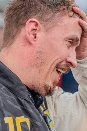 Rennfahrer mit Startnummer 10 in Nahaufnahme am Nürburgring Rennfahrer am Nürburgring *** Racing driver with starting number 10 in close-up at the Nürburgring Racing driver at the Nürburgring Copyright: xMichaelxSchäferx