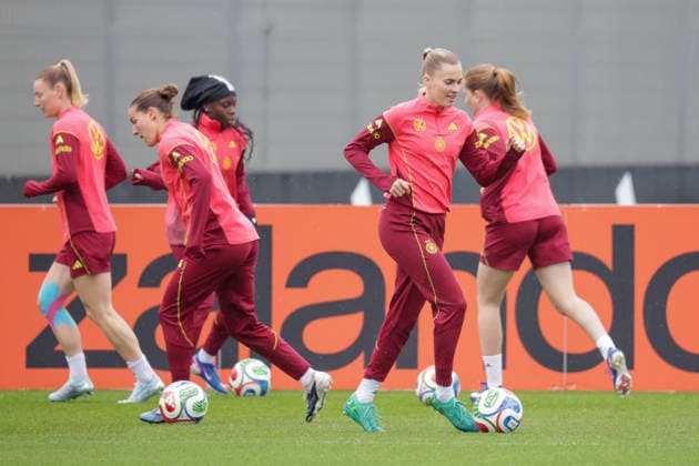 12.04.2026, xgrfx, Fussball DFB-Medientermine, Deutsche Frauennationalmannschaft - Training v.l. Laura Freigang (Deutsche Frauennationalmannschaft) (DFL DFB REGULATIONS PROHIBIT ANY USE OF PHOTOGRAPHS as IMAGE SEQUENCES and or QUASI-VIDEO) Herzogenaurach