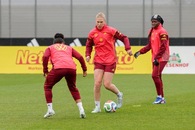 12.04.2026, xgrfx, Fussball DFB-Medientermine, Deutsche Frauennationalmannschaft - Training v.l. Shekiera Martinez, Rebecca Knaak, Nicole Anyomi (Deutsche Frauennationalmannschaft) (DFL DFB REGULATIONS PROHIBIT ANY USE OF PHOTOGRAPHS as IMAGE SEQUENCES and or QUASI-VIDEO) Herzogenaurach