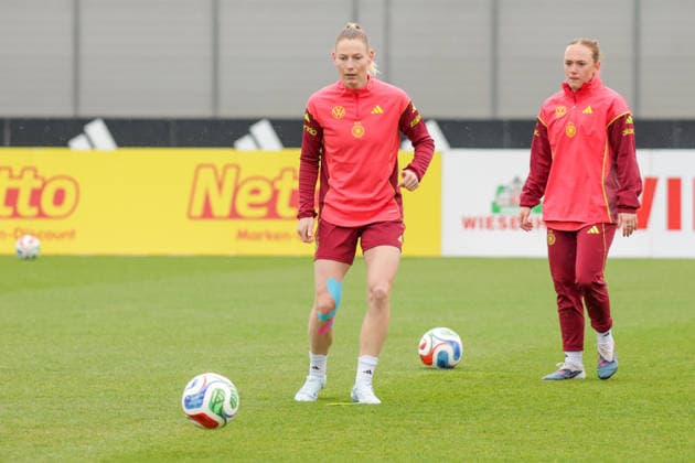 12.04.2026, xgrfx, Fussball DFB-Medientermine, Deutsche Frauennationalmannschaft - Training v.l. Sarai Linder (Deutsche Frauennationalmannschaft) (DFL DFB REGULATIONS PROHIBIT ANY USE OF PHOTOGRAPHS as IMAGE SEQUENCES and or QUASI-VIDEO) Herzogenaurach