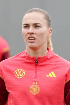 12.04.2026, xgrfx, Fussball DFB-Medientermine, Deutsche Frauennationalmannschaft - Training v.l. Laura Freigang (Deutsche Frauennationalmannschaft) (DFL DFB REGULATIONS PROHIBIT ANY USE OF PHOTOGRAPHS as IMAGE SEQUENCES and or QUASI-VIDEO) Herzogenaurach