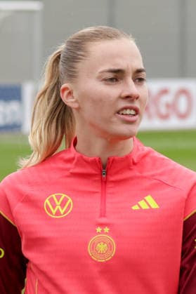 12.04.2026, xgrfx, Fussball DFB-Medientermine, Deutsche Frauennationalmannschaft - Training v.l. Laura Freigang (Deutsche Frauennationalmannschaft) (DFL DFB REGULATIONS PROHIBIT ANY USE OF PHOTOGRAPHS as IMAGE SEQUENCES and or QUASI-VIDEO) Herzogenaurach