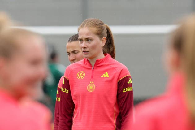 12.04.2026, xgrfx, Fussball DFB-Medientermine, Deutsche Frauennationalmannschaft - Training v.l. Sjoeke Nüsken (Deutsche Frauennationalmannschaft) (DFL DFB REGULATIONS PROHIBIT ANY USE OF PHOTOGRAPHS as IMAGE SEQUENCES and or QUASI-VIDEO) Herzogenaurach