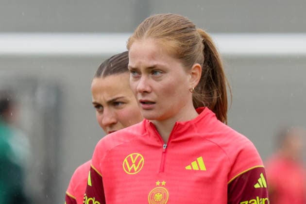 12.04.2026, xgrfx, Fussball DFB-Medientermine, Deutsche Frauennationalmannschaft - Training v.l. Sjoeke Nüsken (Deutsche Frauennationalmannschaft) (DFL DFB REGULATIONS PROHIBIT ANY USE OF PHOTOGRAPHS as IMAGE SEQUENCES and or QUASI-VIDEO) Herzogenaurach