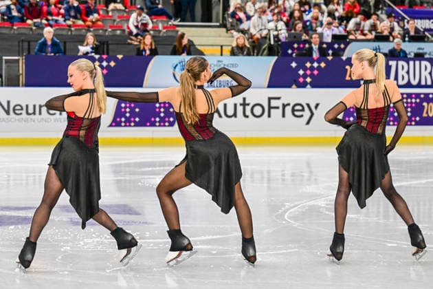 Synchronized Skating - SYNCHRO9 Team Finland (FIN) also Demo für Olympia bei der ISU Weltmeisterschaft im Synchroneiskunstlauf am 11.04.2026 in Salzburg, Salzburg, Österreich Salzburg Salzburgarena Salzburg Österreich *** Synchronized Skating SYNCHRO9 Team Finland FIN also demo for Olympia at the ISU World Synchronized Figure Skating Championships on 11 04 2026 in Salzburg, Salzburg, Austria Salzburg Salzburgarena Salzburg Austria