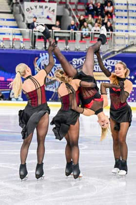 Synchronized Skating - SYNCHRO9 Team Finland (FIN) also Demo für Olympia bei der ISU Weltmeisterschaft im Synchroneiskunstlauf am 11.04.2026 in Salzburg, Salzburg, Österreich Salzburg Salzburgarena Salzburg Österreich *** Synchronized Skating SYNCHRO9 Team Finland FIN also demo for Olympia at the ISU World Synchronized Figure Skating Championships on 11 04 2026 in Salzburg, Salzburg, Austria Salzburg Salzburgarena Salzburg Austria