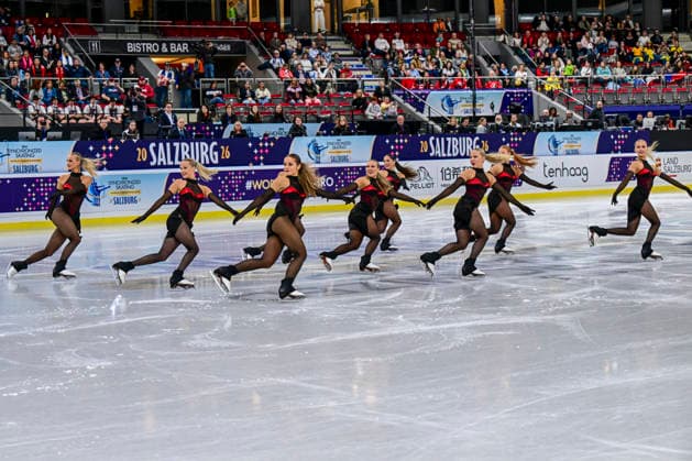 Synchronized Skating - SYNCHRO9 Team Finland (FIN) also Demo für Olympia bei der ISU Weltmeisterschaft im Synchroneiskunstlauf am 11.04.2026 in Salzburg, Salzburg, Österreich Salzburg Salzburgarena Salzburg Österreich *** Synchronized Skating SYNCHRO9 Team Finland FIN also demo for Olympia at the ISU World Synchronized Figure Skating Championships on 11 04 2026 in Salzburg, Salzburg, Austria Salzburg Salzburgarena Salzburg Austria