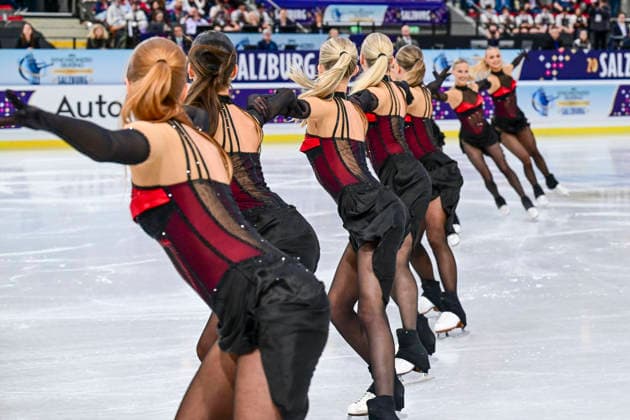 Synchronized Skating - SYNCHRO9 Team Finland (FIN) also Demo für Olympia bei der ISU Weltmeisterschaft im Synchroneiskunstlauf am 11.04.2026 in Salzburg, Salzburg, Österreich Salzburg Salzburgarena Salzburg Österreich *** Synchronized Skating SYNCHRO9 Team Finland FIN also demo for Olympia at the ISU World Synchronized Figure Skating Championships on 11 04 2026 in Salzburg, Salzburg, Austria Salzburg Salzburgarena Salzburg Austria