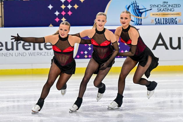 Synchronized Skating - SYNCHRO9 Team Finland (FIN) also Demo für Olympia bei der ISU Weltmeisterschaft im Synchroneiskunstlauf am 11.04.2026 in Salzburg, Salzburg, Österreich Salzburg Salzburgarena Salzburg Österreich *** Synchronized Skating SYNCHRO9 Team Finland FIN also demo for Olympia at the ISU World Synchronized Figure Skating Championships on 11 04 2026 in Salzburg, Salzburg, Austria Salzburg Salzburgarena Salzburg Austria