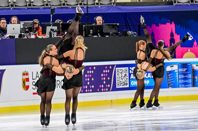 Synchronized Skating - SYNCHRO9 Team Finland (FIN) also Demo für Olympia bei der ISU Weltmeisterschaft im Synchroneiskunstlauf am 11.04.2026 in Salzburg, Salzburg, Österreich Salzburg Salzburgarena Salzburg Österreich *** Synchronized Skating SYNCHRO9 Team Finland FIN also demo for Olympia at the ISU World Synchronized Figure Skating Championships on 11 04 2026 in Salzburg, Salzburg, Austria Salzburg Salzburgarena Salzburg Austria