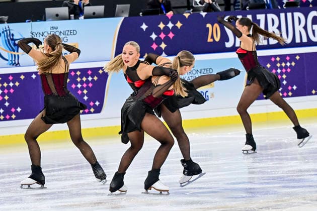 Synchronized Skating - SYNCHRO9 Team Finland (FIN) also Demo für Olympia bei der ISU Weltmeisterschaft im Synchroneiskunstlauf am 11.04.2026 in Salzburg, Salzburg, Österreich Salzburg Salzburgarena Salzburg Österreich *** Synchronized Skating SYNCHRO9 Team Finland FIN also demo for Olympia at the ISU World Synchronized Figure Skating Championships on 11 04 2026 in Salzburg, Salzburg, Austria Salzburg Salzburgarena Salzburg Austria