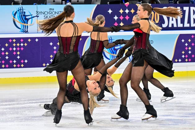Synchronized Skating - SYNCHRO9 Team Finland (FIN) also Demo für Olympia bei der ISU Weltmeisterschaft im Synchroneiskunstlauf am 11.04.2026 in Salzburg, Salzburg, Österreich Salzburg Salzburgarena Salzburg Österreich *** Synchronized Skating SYNCHRO9 Team Finland FIN also demo for Olympia at the ISU World Synchronized Figure Skating Championships on 11 04 2026 in Salzburg, Salzburg, Austria Salzburg Salzburgarena Salzburg Austria