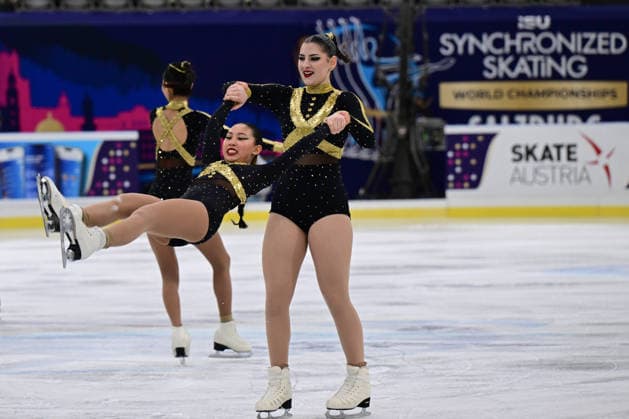 Synchronized Skating - SYNCHRO9 Team United States of Ameria (USA) also Demo für Olympia bei der ISU Weltmeisterschaft im Synchroneiskunstlauf am 11.04.2026 in Salzburg, Salzburg, Österreich Salzburg Salzburgarena Salzburg Österreich *** Synchronized Skating SYNCHRO9 Team United States of Ameria USA also demo for Olympia at the ISU World Synchronized Figure Skating Championships on 11 04 2026 in Salzburg, Salzburg, Austria Salzburg Salzburgarena Salzburg Austria