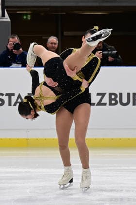Synchronized Skating - SYNCHRO9 Team United States of Ameria (USA) also Demo für Olympia bei der ISU Weltmeisterschaft im Synchroneiskunstlauf am 11.04.2026 in Salzburg, Salzburg, Österreich Salzburg Salzburgarena Salzburg Österreich *** Synchronized Skating SYNCHRO9 Team United States of Ameria USA also demo for Olympia at the ISU World Synchronized Figure Skating Championships on 11 04 2026 in Salzburg, Salzburg, Austria Salzburg Salzburgarena Salzburg Austria