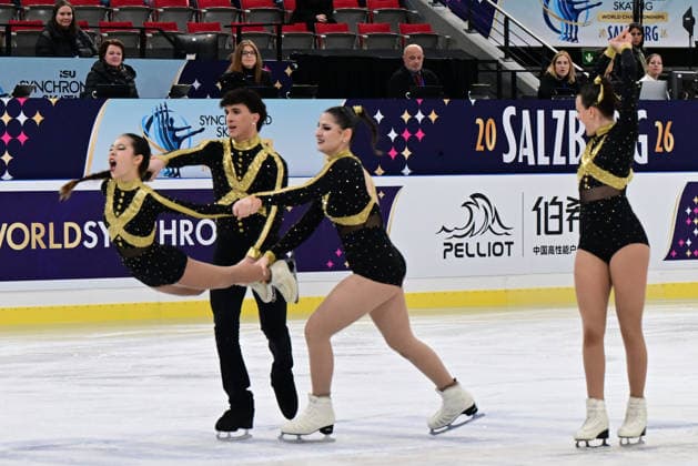 Synchronized Skating - SYNCHRO9 Team United States of Ameria (USA) also Demo für Olympia bei der ISU Weltmeisterschaft im Synchroneiskunstlauf am 11.04.2026 in Salzburg, Salzburg, Österreich Salzburg Salzburgarena Salzburg Österreich *** Synchronized Skating SYNCHRO9 Team United States of Ameria USA also demo for Olympia at the ISU World Synchronized Figure Skating Championships on 11 04 2026 in Salzburg, Salzburg, Austria Salzburg Salzburgarena Salzburg Austria
